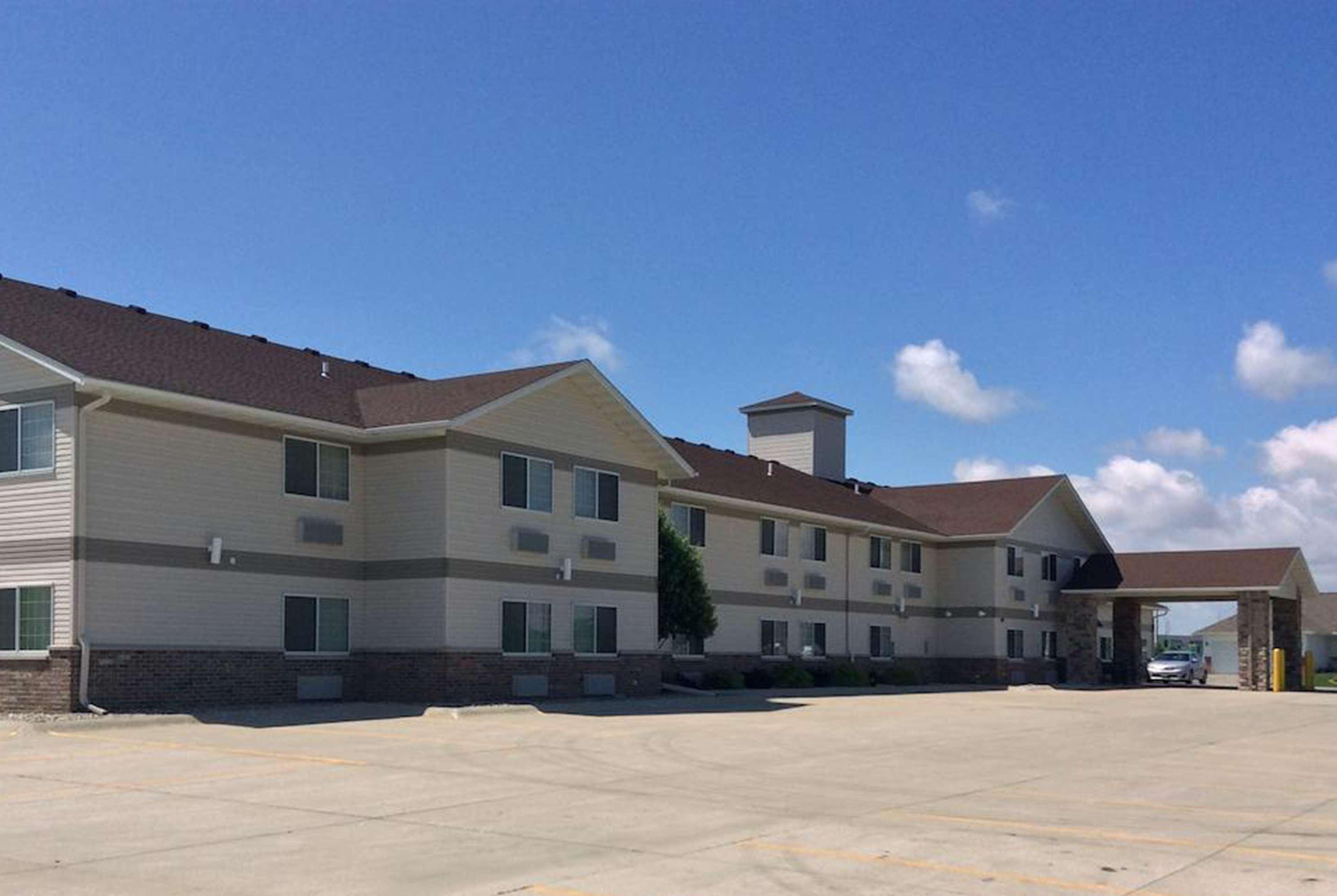 Baymont By Wyndham Harlan Hotel Exterior foto